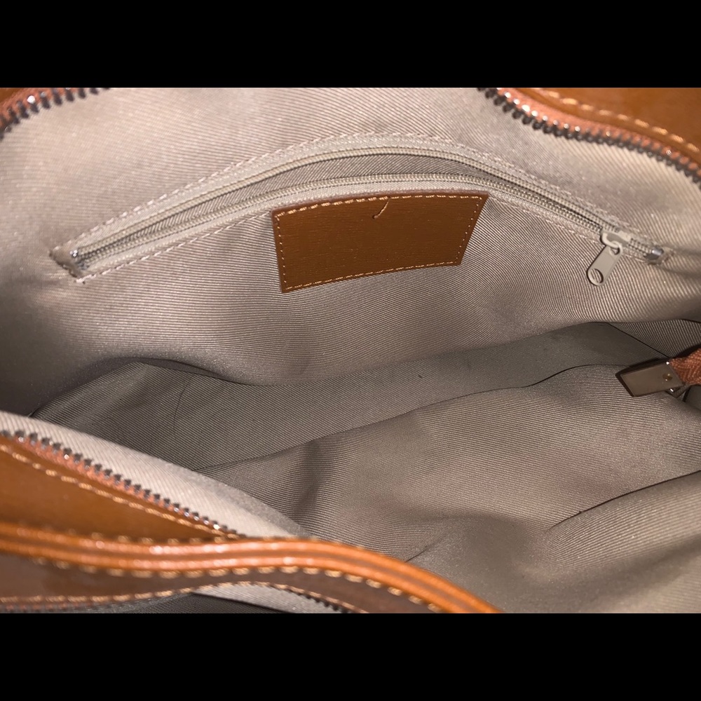 ⚡️⚡️⚡️EUC Leather purse - Picture 3 of 7